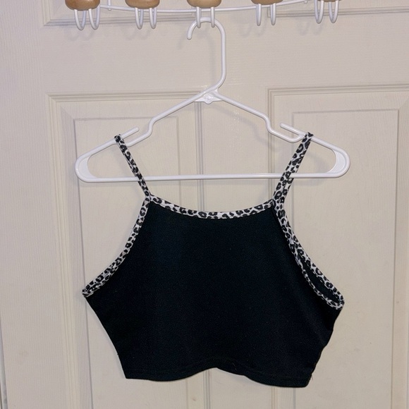 🪻3/$30 Trendy cropped tank!🪻 - Picture 2 of 2